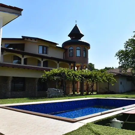 Vila Casafamiglia Prolesha