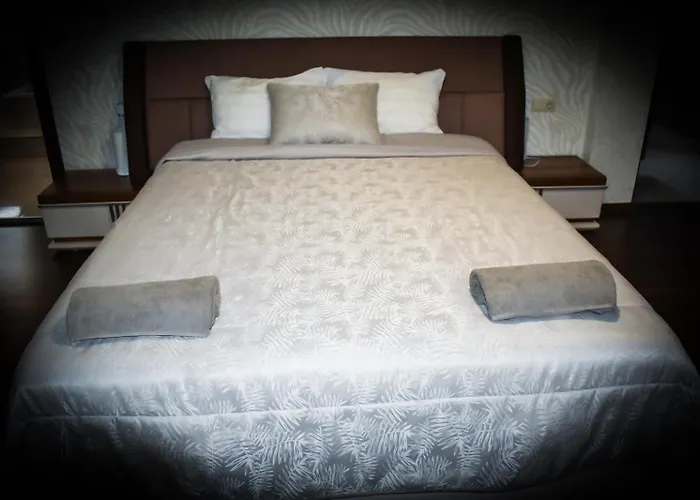 Casafamiglia Villa *